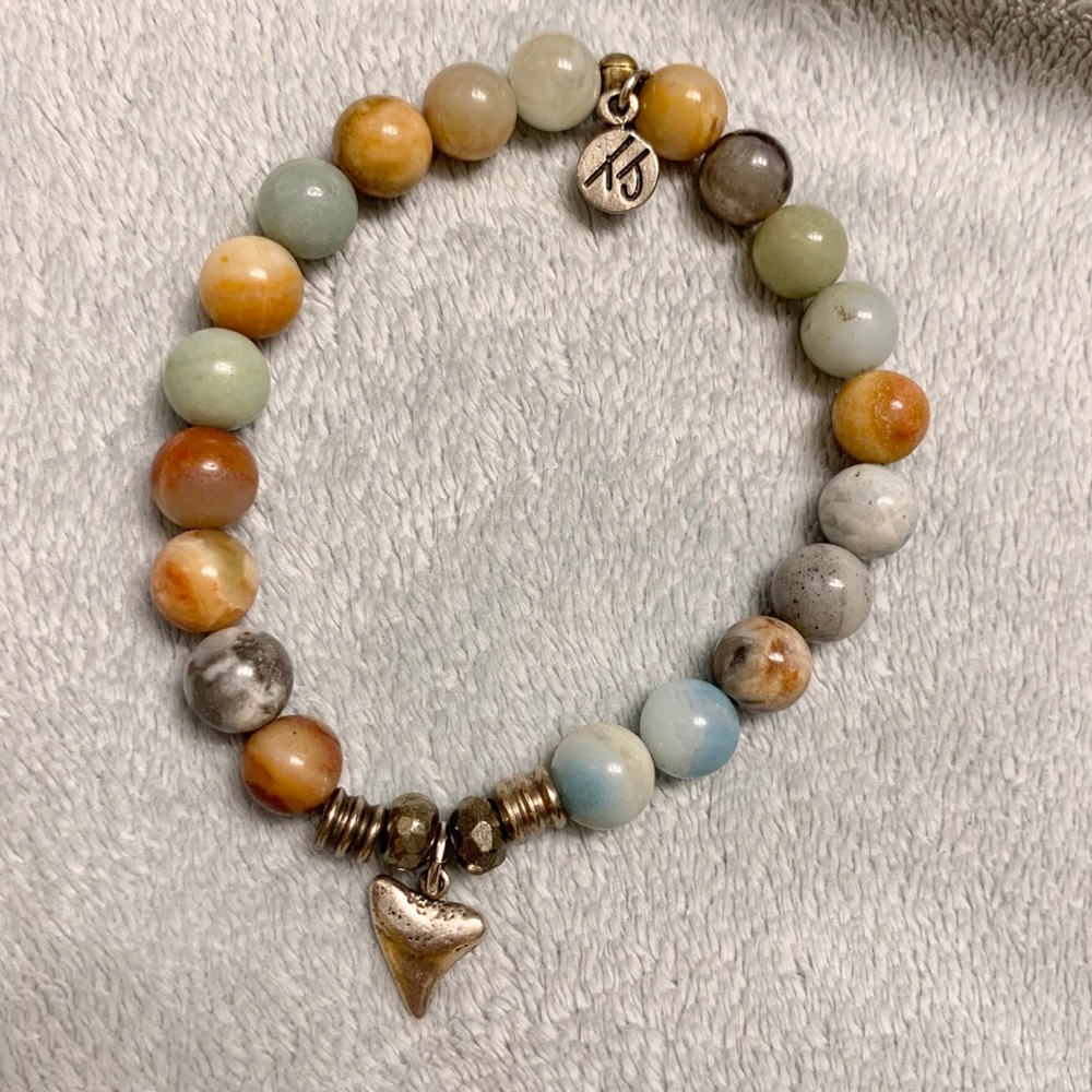 T. Jazelle amazonite, Shark tooth bracelet
